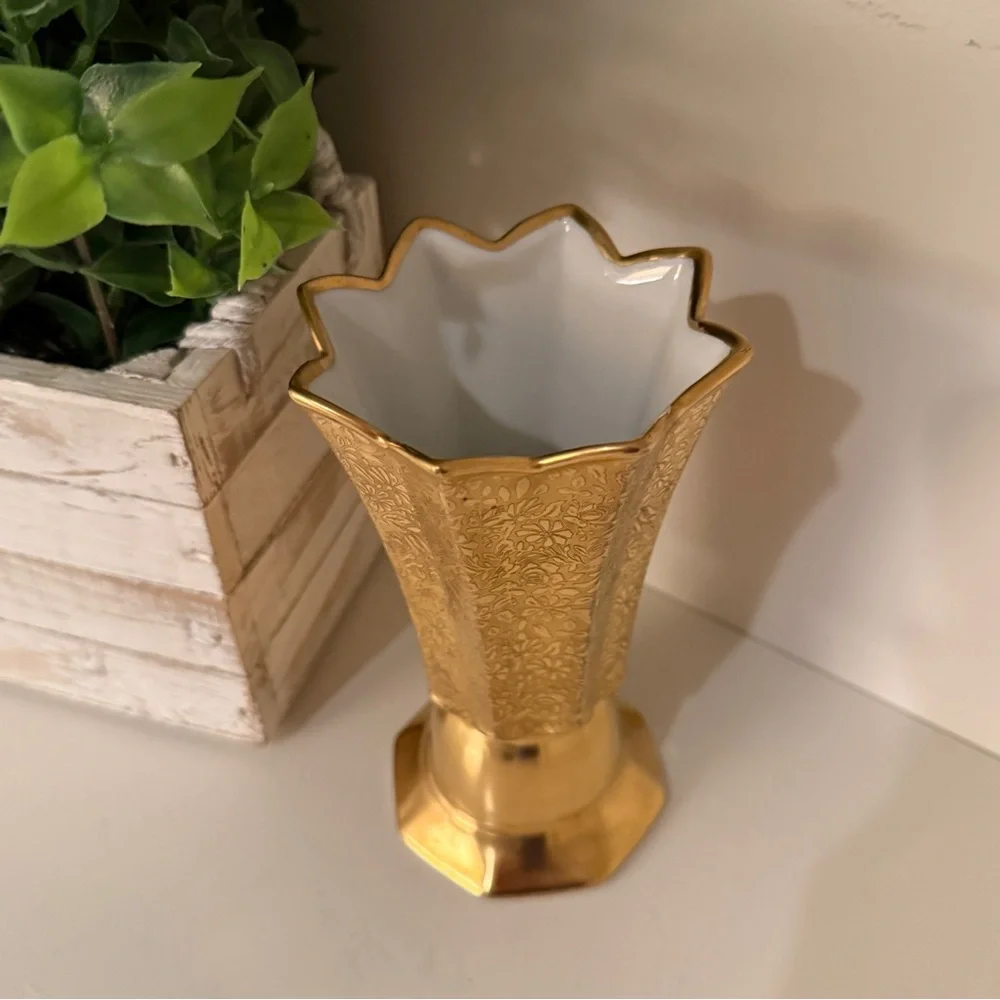 Wheeling Decorating Company Gold Encrusted Vase Doves Roses Daisies